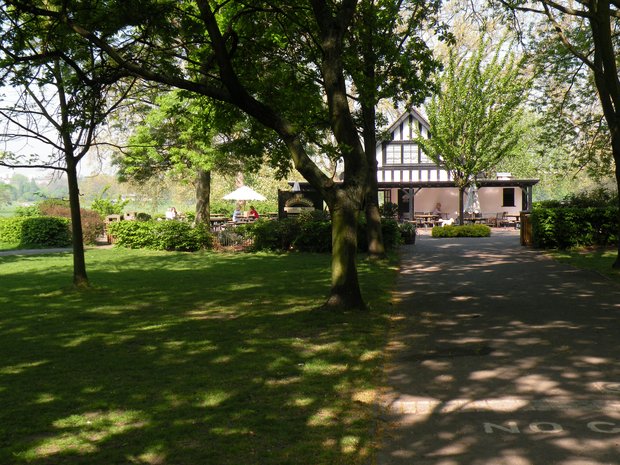  The honest sausage, Regent's park